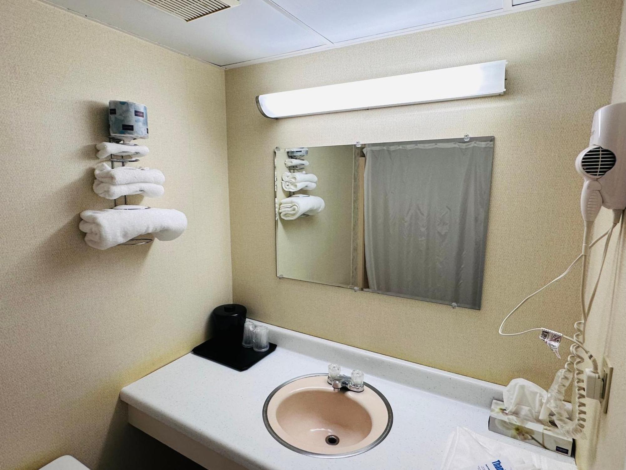Pamola Motor Lodge Millinocket Dış mekan fotoğraf